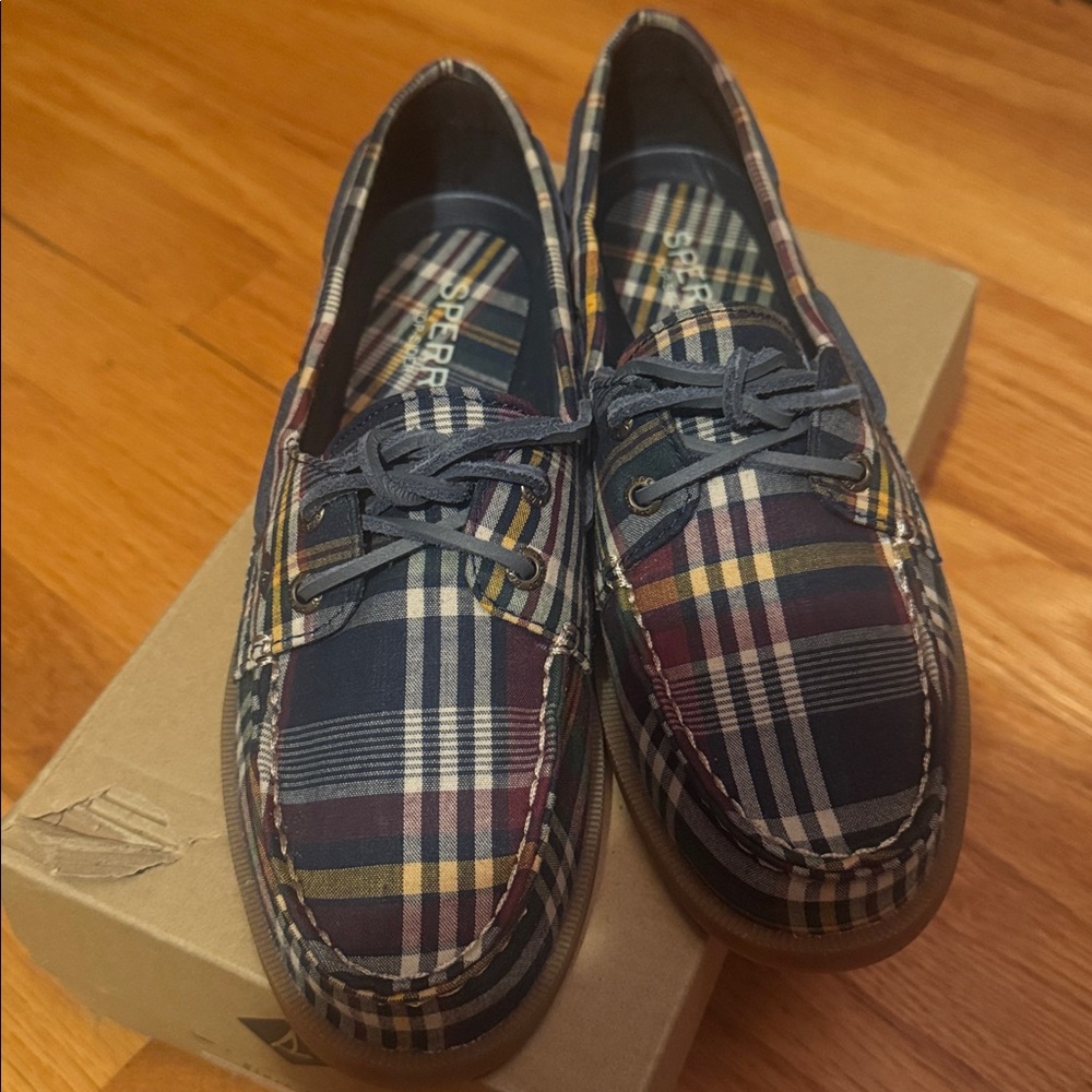 Sperry Boat Shoe Plaid Womens 7 NWB